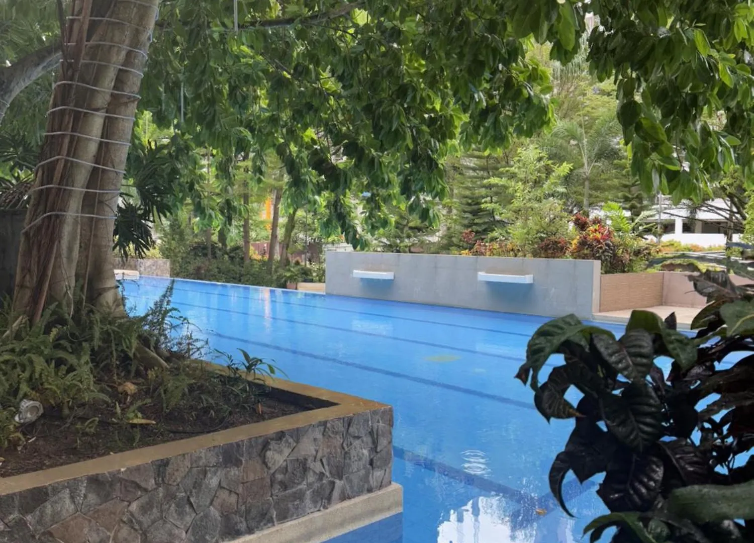 Jasmine - Two Bedroom Condo Unit With Balcony Davao Filipiny